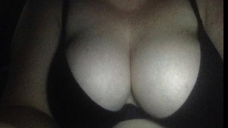 Une femme mature craque pour les jeunes mâles plein de fraîcheur.